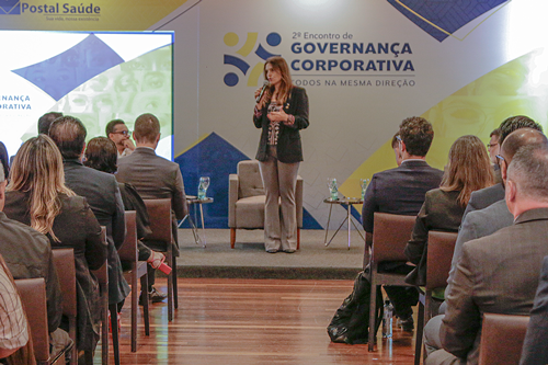 abertura do evento corporativo da postal saude, com a diretora dos correios juliana agatte